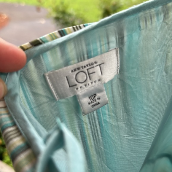 LOFT size 10P stripe dress. Cute twist in front. Fitted top, a-line skirt - Picture 5 of 6